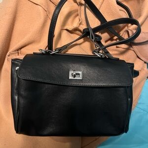Elegant Black Leather Shoulderbag